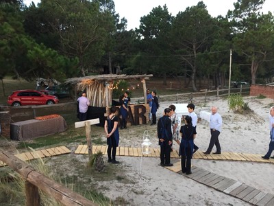 Casamiento Playa Escondida Eventos 2018 - Livings al aire libre, bar rústico y staff